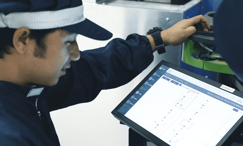 TMT worker operating TMflow
